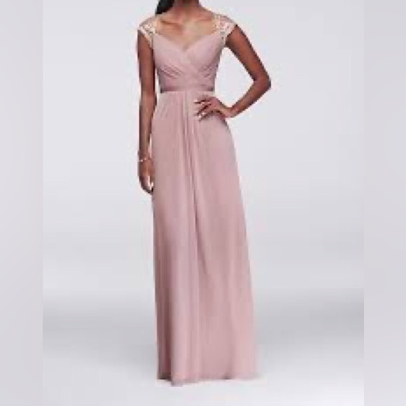 David Bridal Long Bridesmaid Dress Lace Cap Sleeve Sz 8 Dusty Pink
STYLE F19505 - Picture 1 of 7